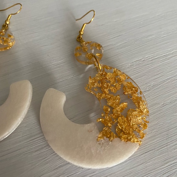 White & Gold leaf resin earrings - Picture 3 of 4